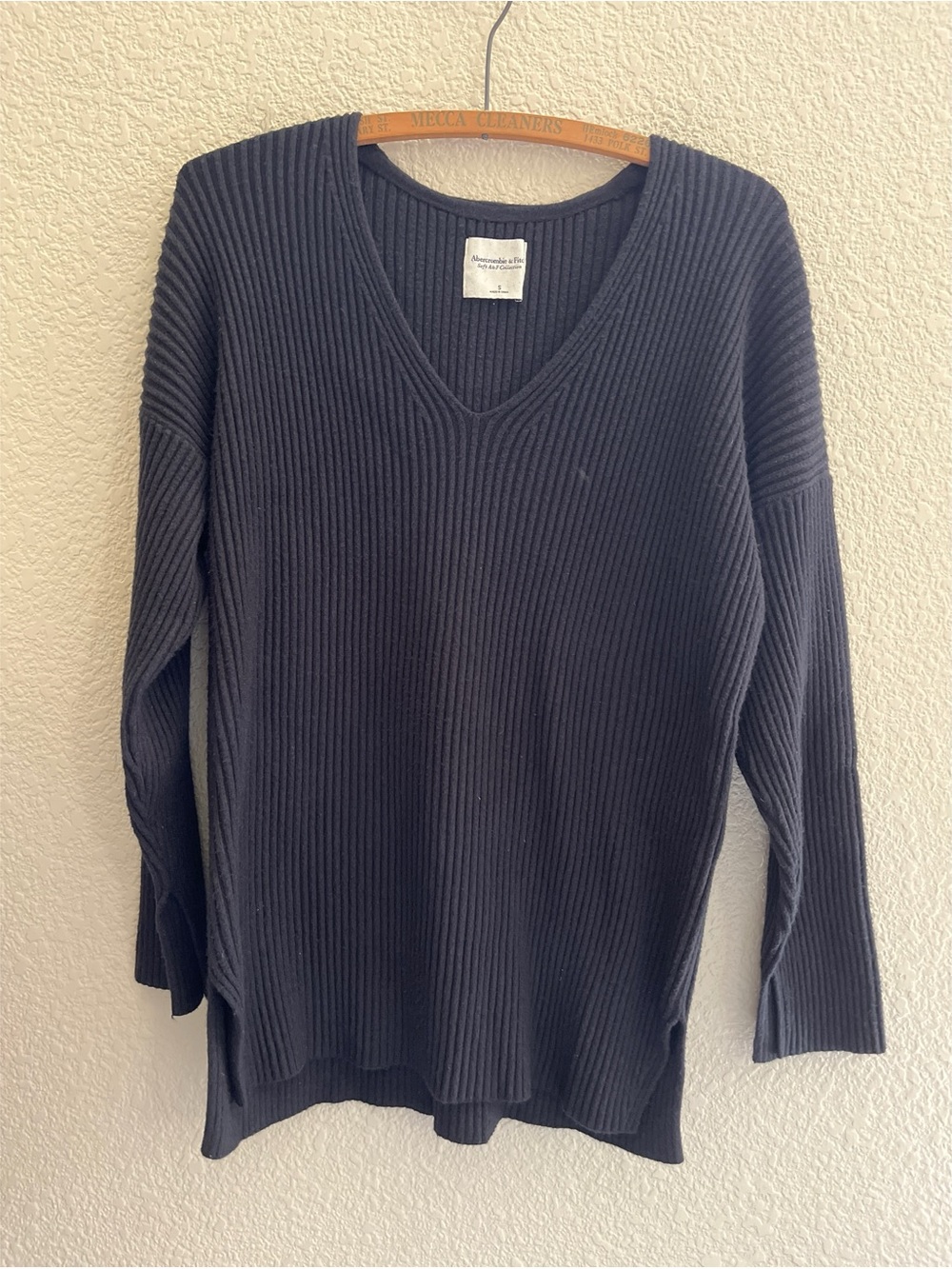Abercrombie & Fitch Black Soft A & F Collection Ribbed Sweater Women’s Small